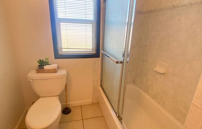 Advent - Low Deposit W/ Laundry & Detached Garage!!