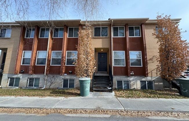 3 beds, 1.5 baths, 1,000 sqft, $1,800, Unit #19