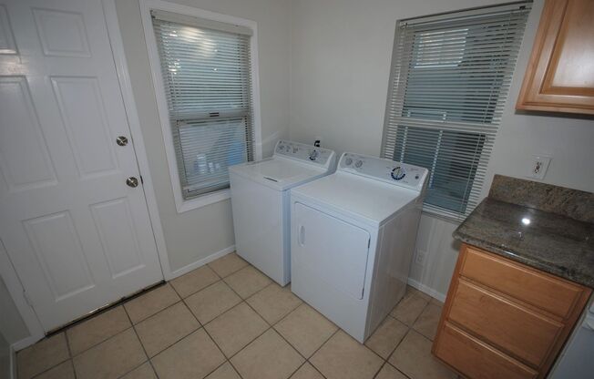 2 beds, 1 bath, $3,195, Unit A