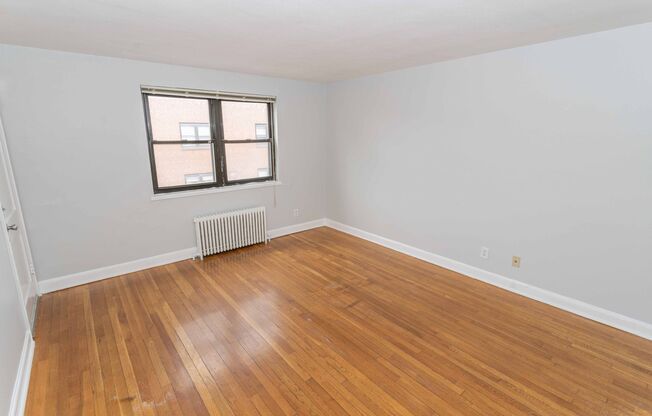 2 beds, 1 bath, $1,695, Unit SQC-227-4