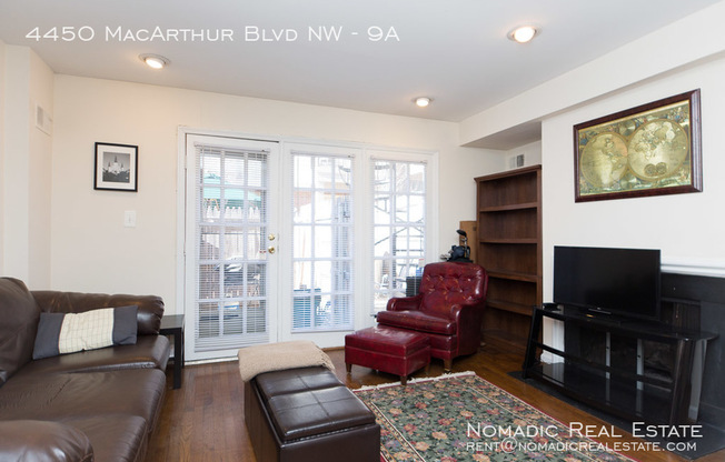4450 MACARTHUR BLVD NW