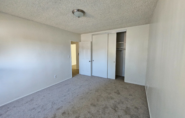 2232 E LENITA LN