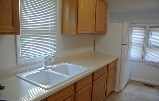 2 beds, 1 bath, $1,095