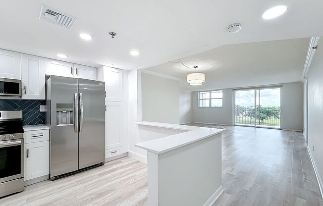 Gorgeous 2 bedroom 2 Condo in Boca Raton across from Nova University