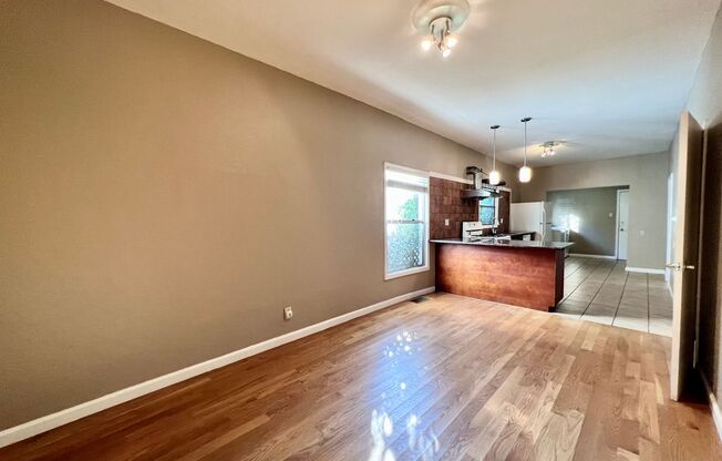 Lovely and spacious 2bd / 1 bth plus bonus room with washer & dryer!