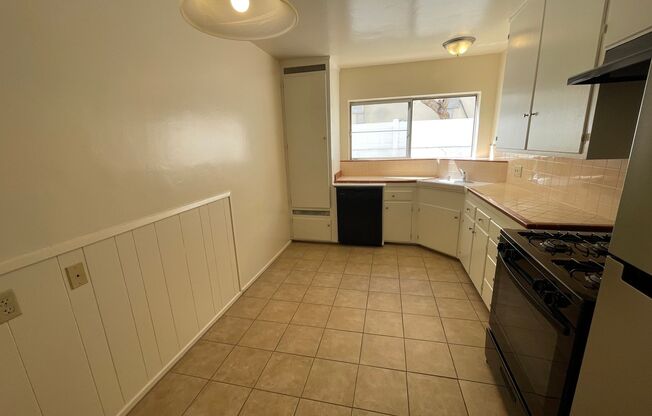 2 beds, 1 bath, 888 sqft, $2,190, Unit 114