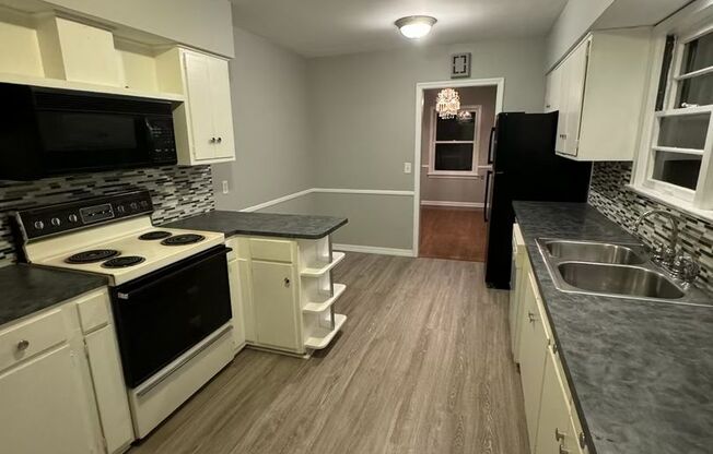 2 beds, 1 bath, $1,295