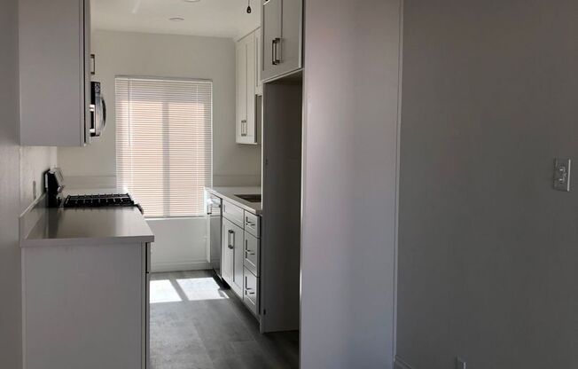 1 bed, 1 bath, $2,295, Unit 5355-11