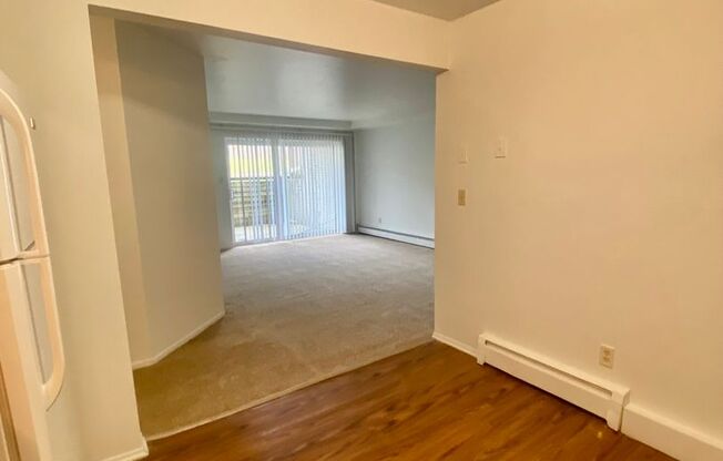 1 bed, 1 bath, 700 sqft, $1,045, Unit 11