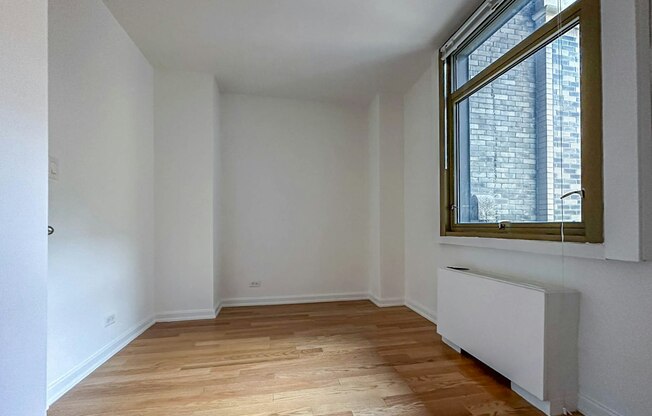 1 bed, 1 bath, $4,300, Unit 20M