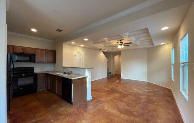 3 beds, 2.5 baths, $1,500, Unit 4*