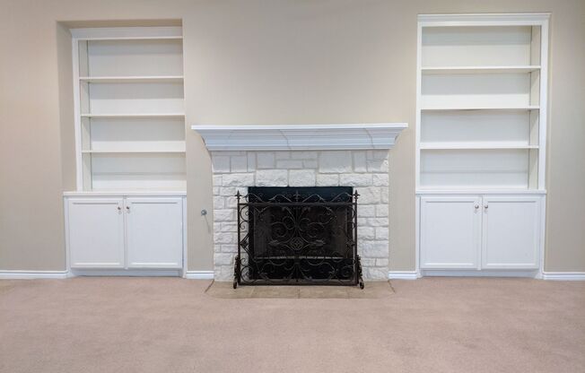 May Move In! 3 Bed 2 Bath In Edelweiss Gartens!