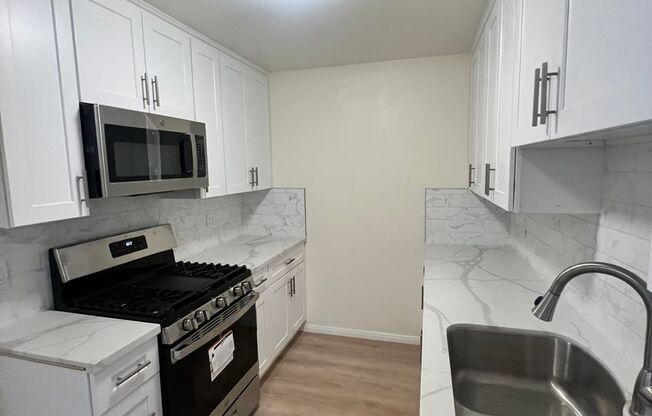 1 bed, 1 bath, $2,095, Unit 215 Wolff Street