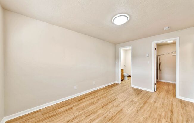 Cozy 2 Bedroom, 1.5 Bathroom Apartment off State St - all remodeled!