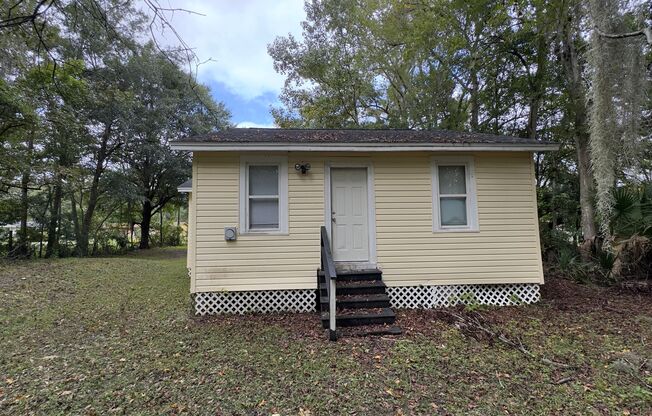 2 beds, 1 bath, $1,150