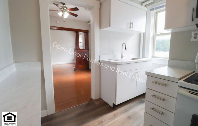 2 beds, 1 bath, 750 sqft, $749, Unit Apt 101