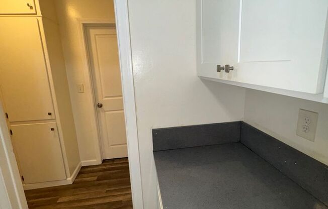 1 bed, 1 bath, $2,096, Unit 5