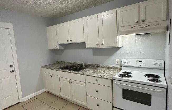 2 beds, 1 bath, 1,412 sqft, $900, Unit 3629 Lionell St