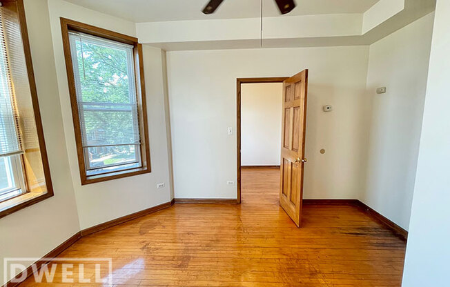 1620 W 38 ST