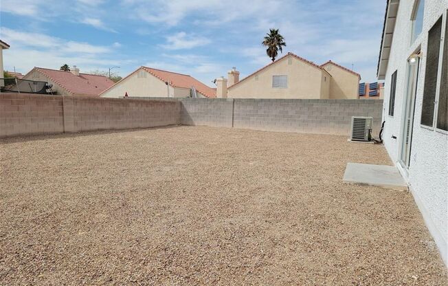 GORGEOUS SINGLE STORY ON CUL-DE-SAC IN GATED COMMUNITY!!