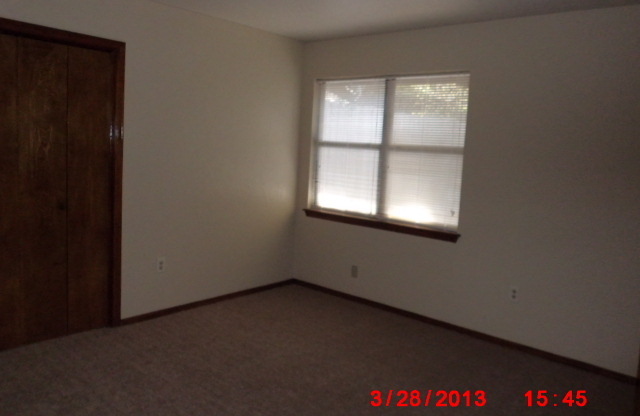 2 beds, 1 bath, $695, Unit # 4