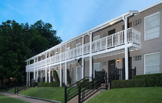 4101 N DOUGLAS AVE