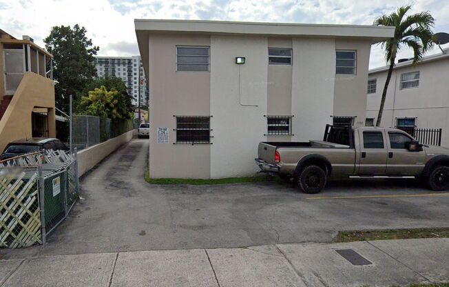1980 SW 6 St