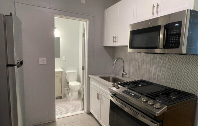 Studio, 1 bath, 415 sqft, $1,895, Unit #10