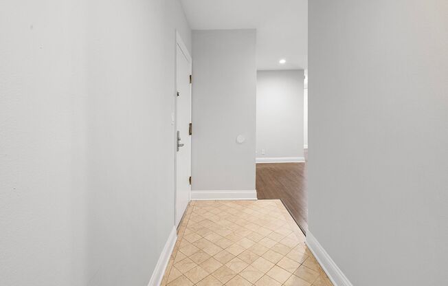 2 beds, 2 baths, 738 sqft, $2,575, Unit 904