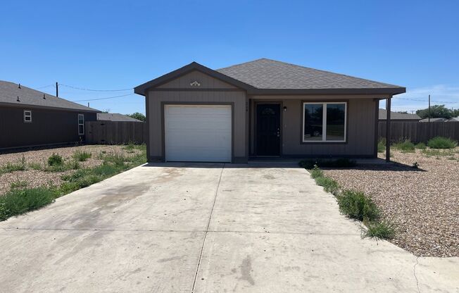 3 beds, 2 baths, $1,100