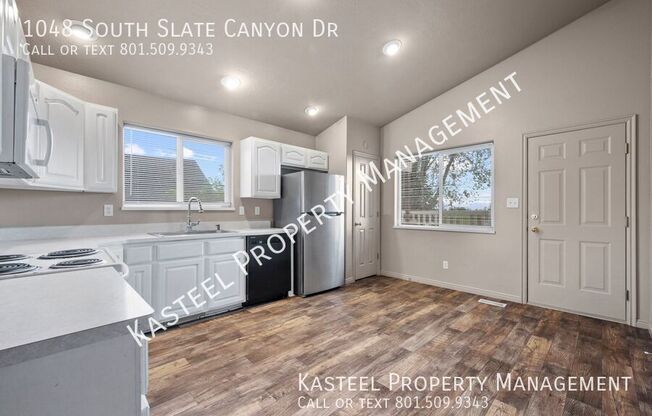 1048 S SLATE CYN DR