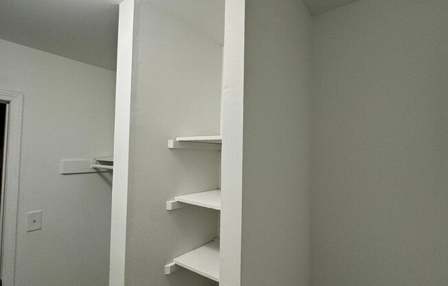 Newly Renovated Macon Gem: Spacious 1-Bedroom Apartment with Patio & Modern Amenities