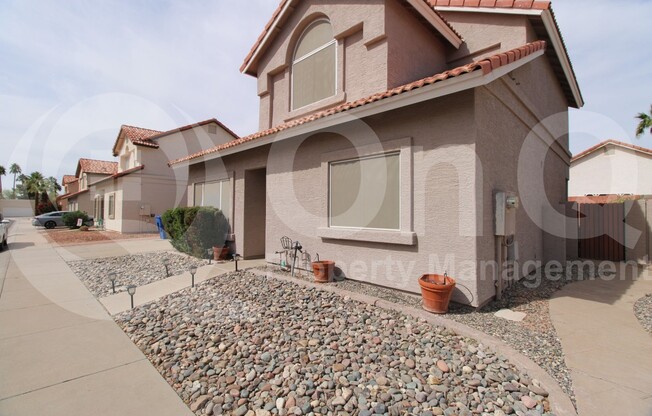 1732 E GERONIMO ST