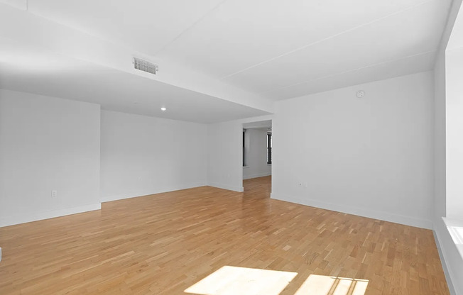 2 beds, 1 bath, $4,250, Unit 221A