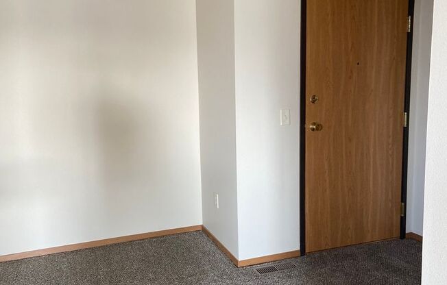 1 bed, 1 bath, 725 sqft, $954, Unit 322E