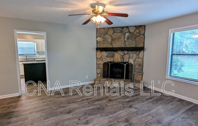 1050 MATHEWS CT SE