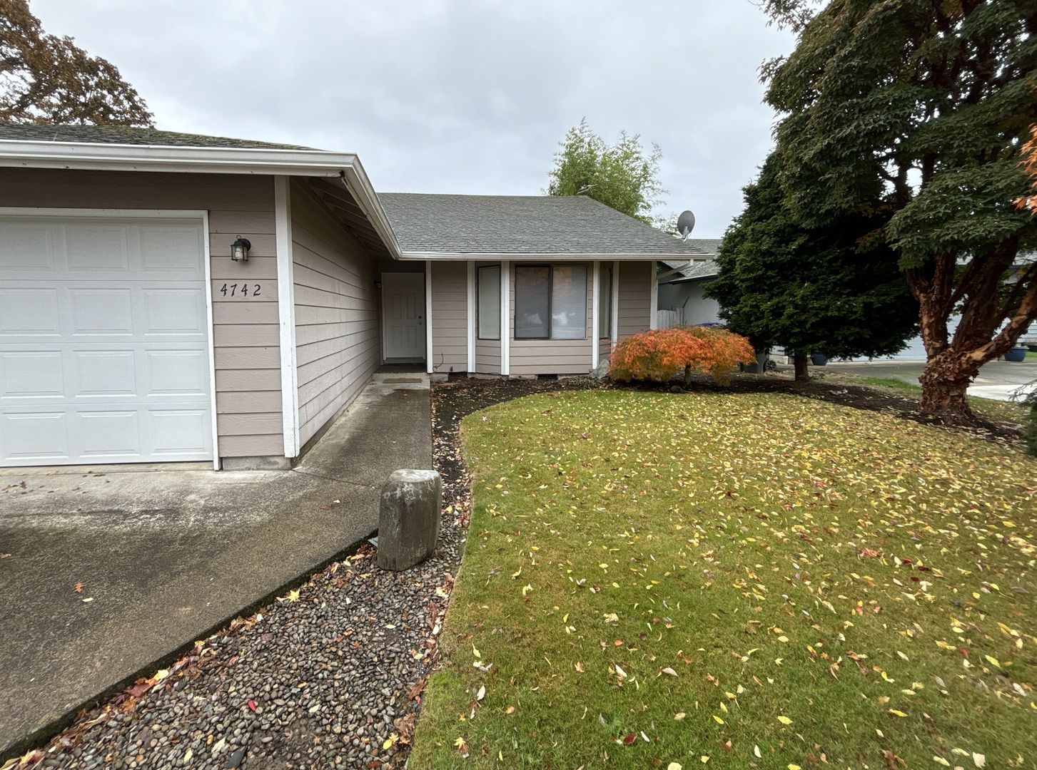 3Bd/2Ba Single Story House - Available to View!