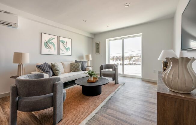 2 beds, 1 bath, $2,795, Unit 115