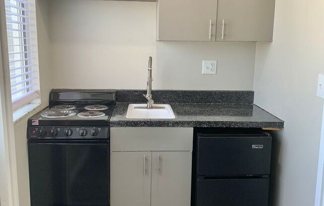 Studio, 1 bath, 392 sqft, $855, Unit 1413