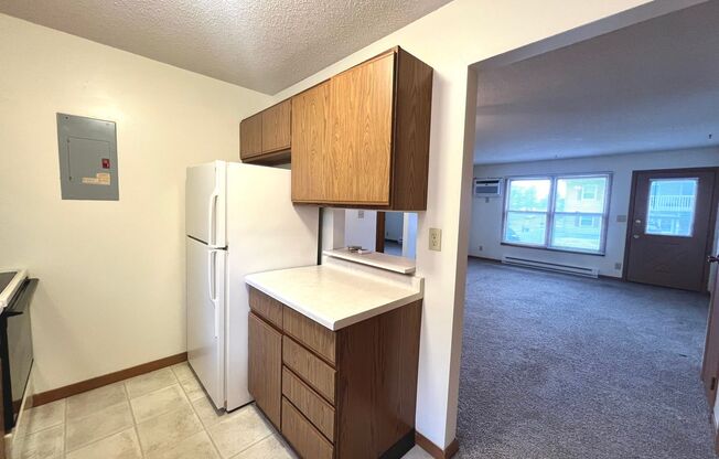 2 beds, 1 bath, $1,050, Unit A2721-A