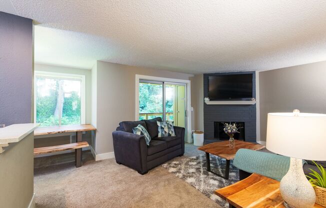 Beautifully Remodeled 3 Bed, 1.75 Bath Unit Available w/ Privacy in Fairwood!