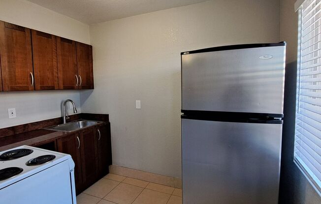 Studio, 1 bath, 405 sqft, $895, Unit 6