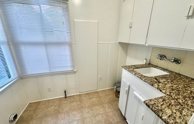 2 beds, 1 bath, 900 sqft, $2,750, Unit 4512 E 15th St