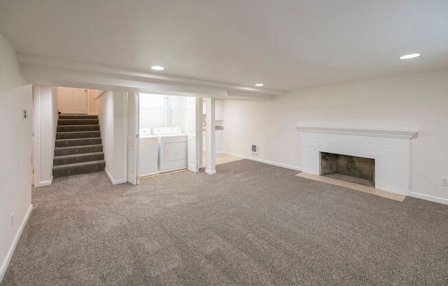 Burien Mother in law 2 bed unit is a commuters dream.