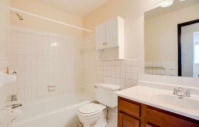 2 beds, 1 bath, 850 sqft, $1,075, Unit H 101