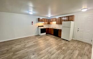 2 beds, 1 bath, $1,295, Unit 4