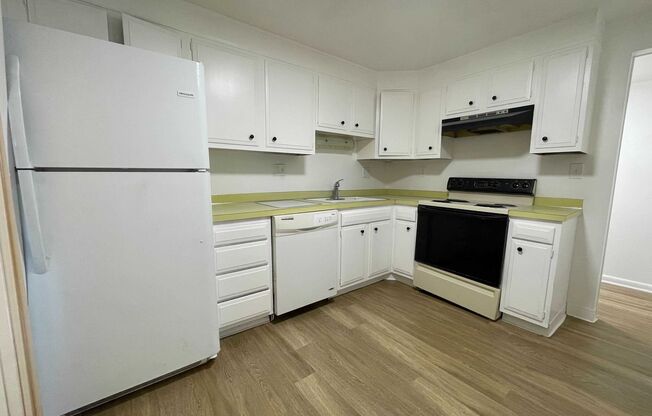 Boutique 6-Unit Community in the Heart of Lakewood!