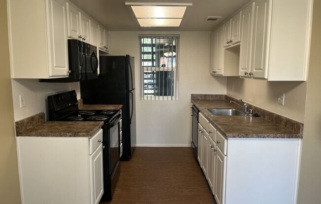 2 beds, 1 bath, 875 sqft, $2,430, Unit 39