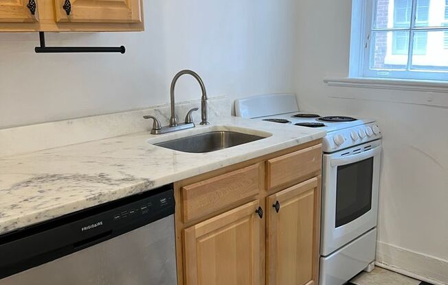 1 bed, 1 bath, 750 sqft, $1,595, Unit 869-4