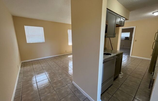 1 bed, 1 bath, 900 sqft, $1,600, Unit 11